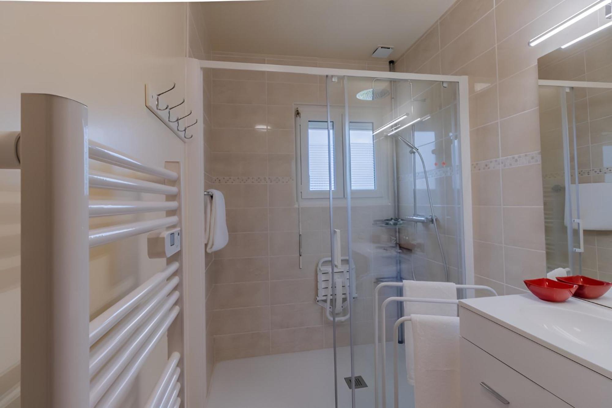 Appartement Lumineux, Bien Situe Et Tres Calme + Parking Prive à Le Bugue Extérieur photo