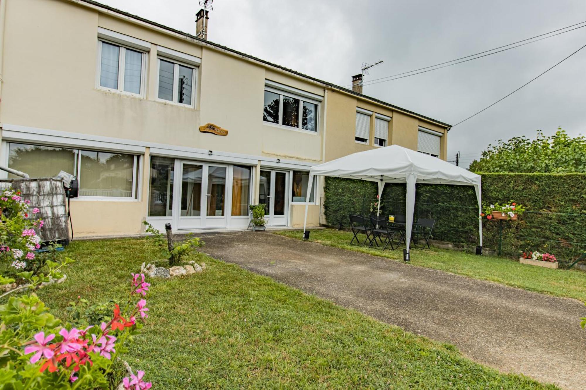 Appartement Lumineux, Bien Situe Et Tres Calme + Parking Prive à Le Bugue Extérieur photo